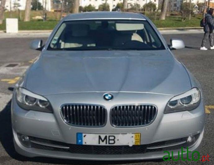 2011' BMW 520 Gran Turismo photo #1