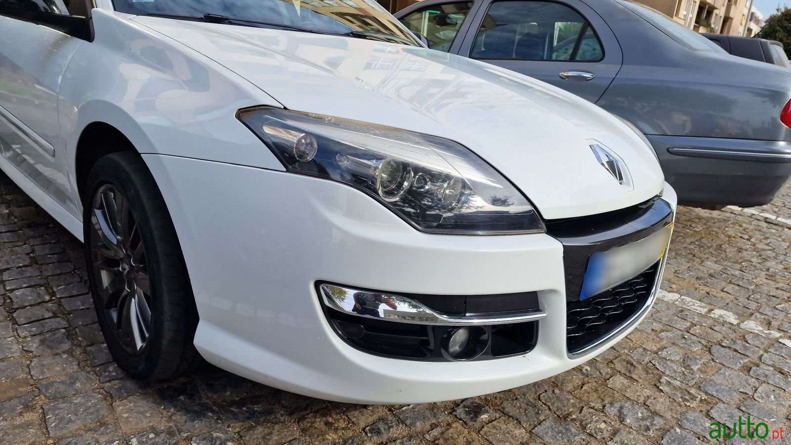 2012' Renault Laguna Break photo #4