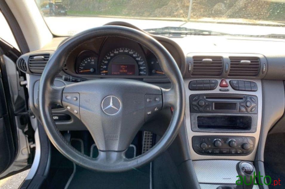 2002' Mercedes-Benz C-220 Sportcoupe photo #2