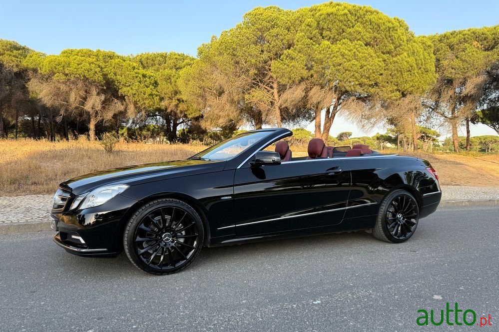 2011' Mercedes-Benz Classe E photo #1