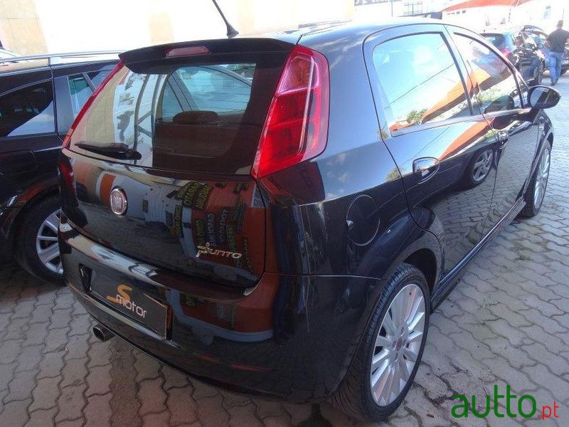 2009' Fiat Grande Punto photo #2