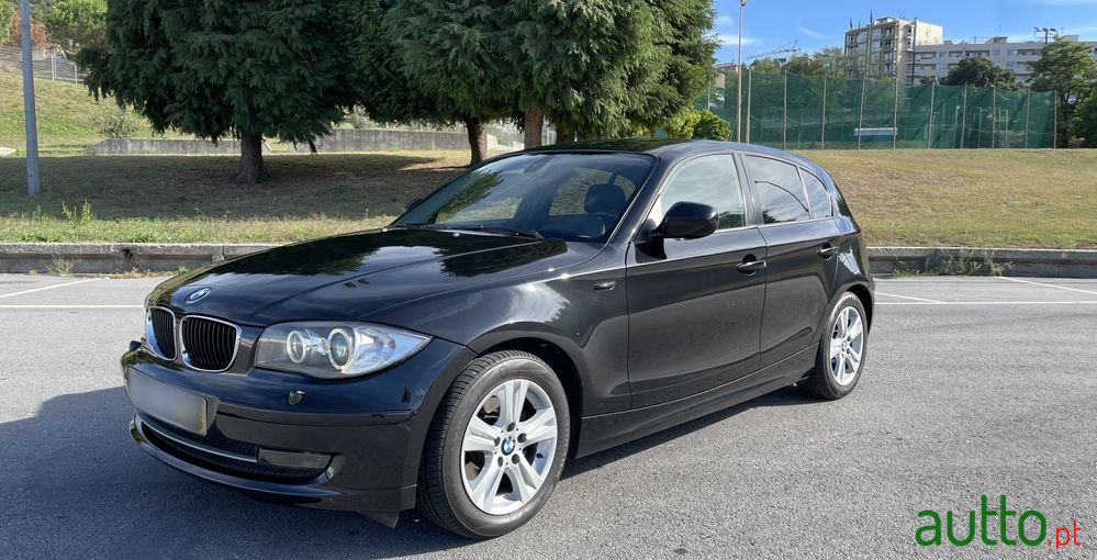 2011' BMW 118 Da Line Sport photo #2