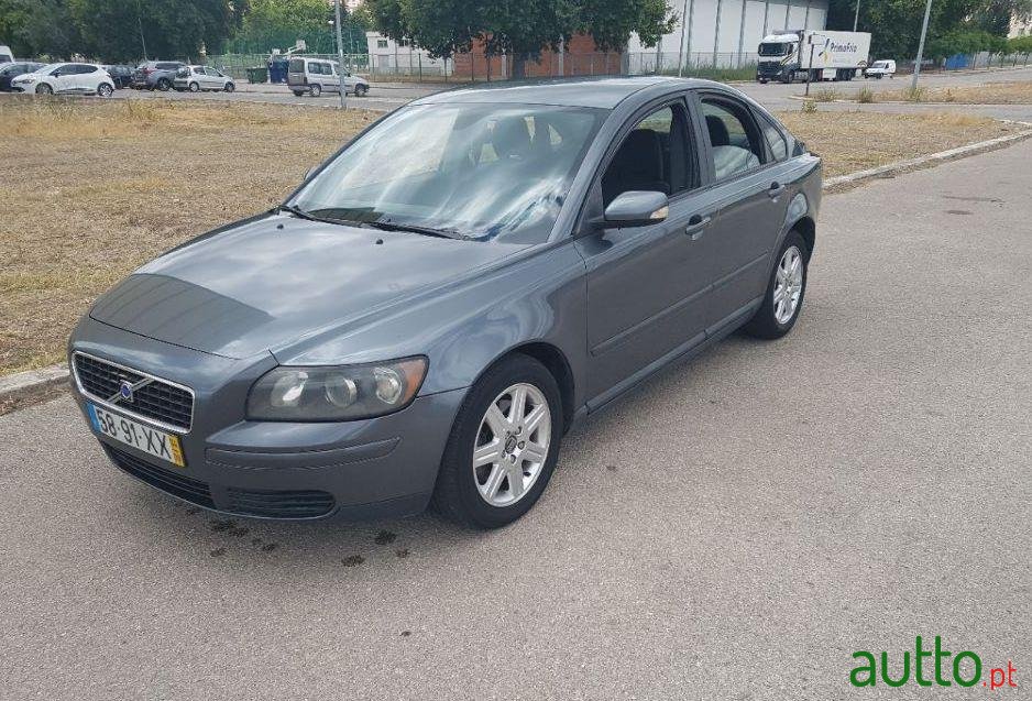 2004' Volvo V40 photo #2