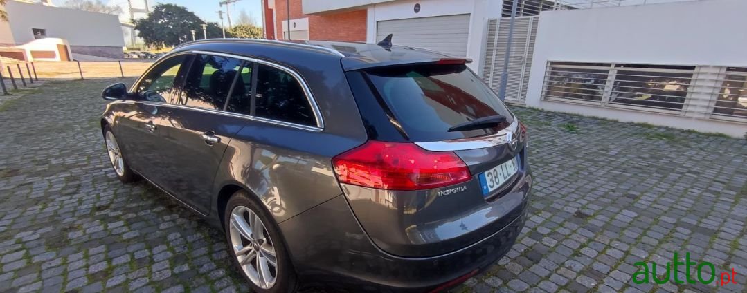 2011' Opel Insignia Sports Tourer photo #5