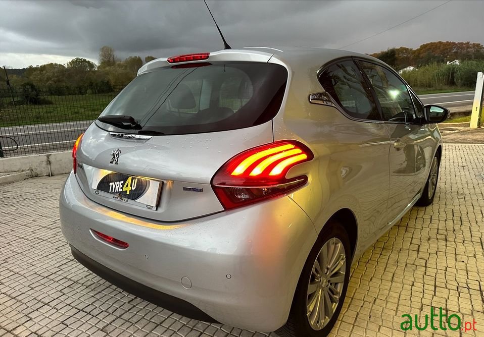 2015' Peugeot 208 photo #6