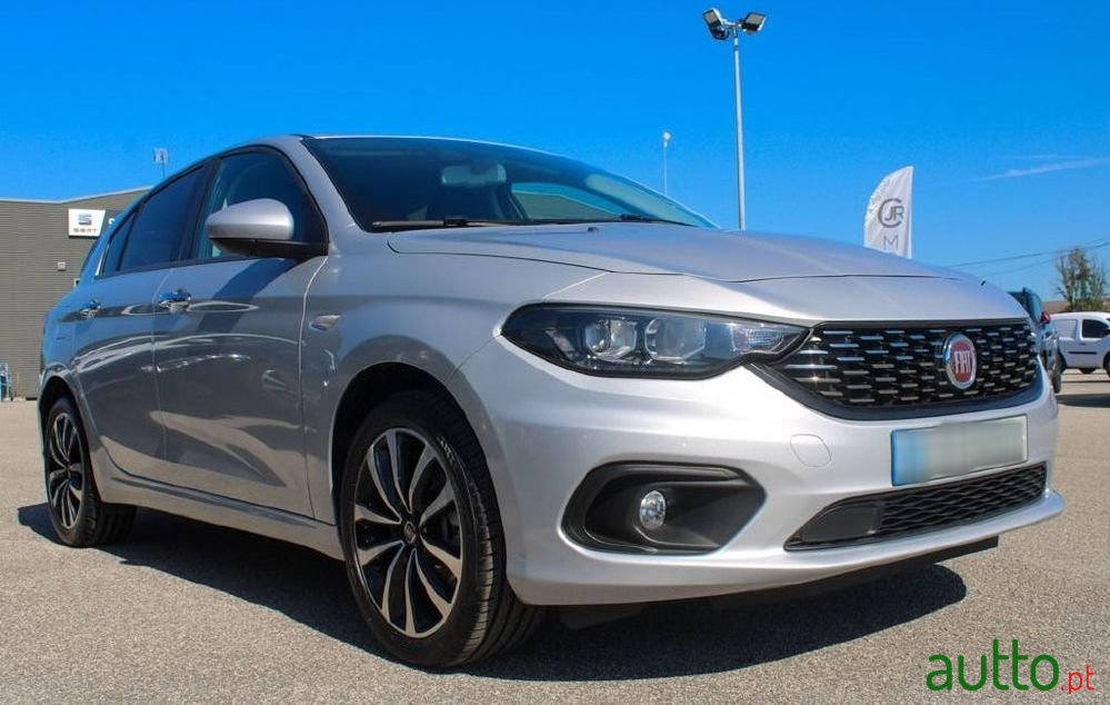 2021' Fiat Tipo Station Wagon photo #1