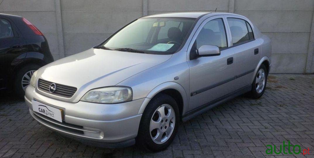 2001' Opel Astra 1.2 Club photo #1