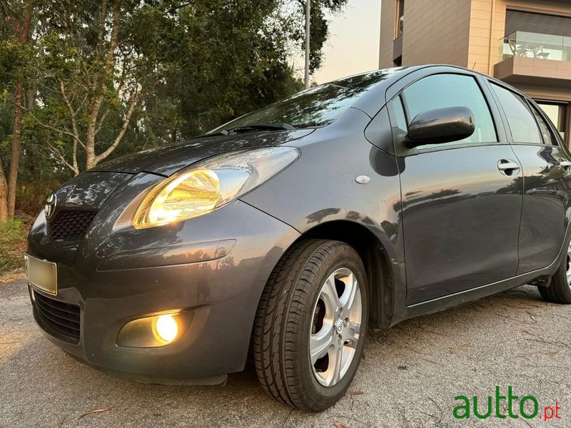 2010' Toyota Yaris photo #4