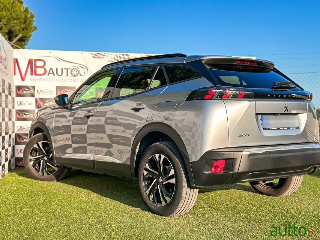 2021' Peugeot 2008 photo #3