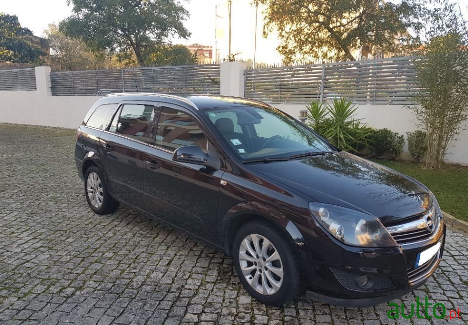 2009' Opel Astra Caravan photo #4