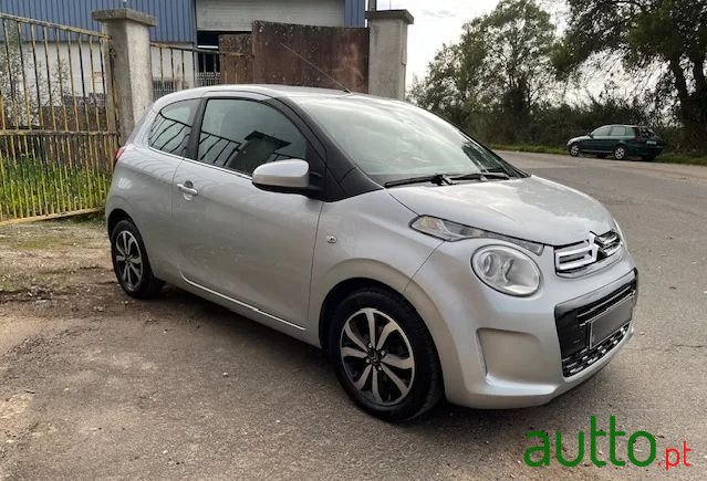 2014' Citroen C1 1.2 Vti Shine photo #3