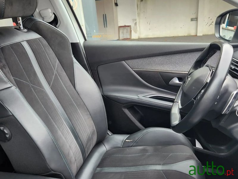 2020' Peugeot 5008 photo #6