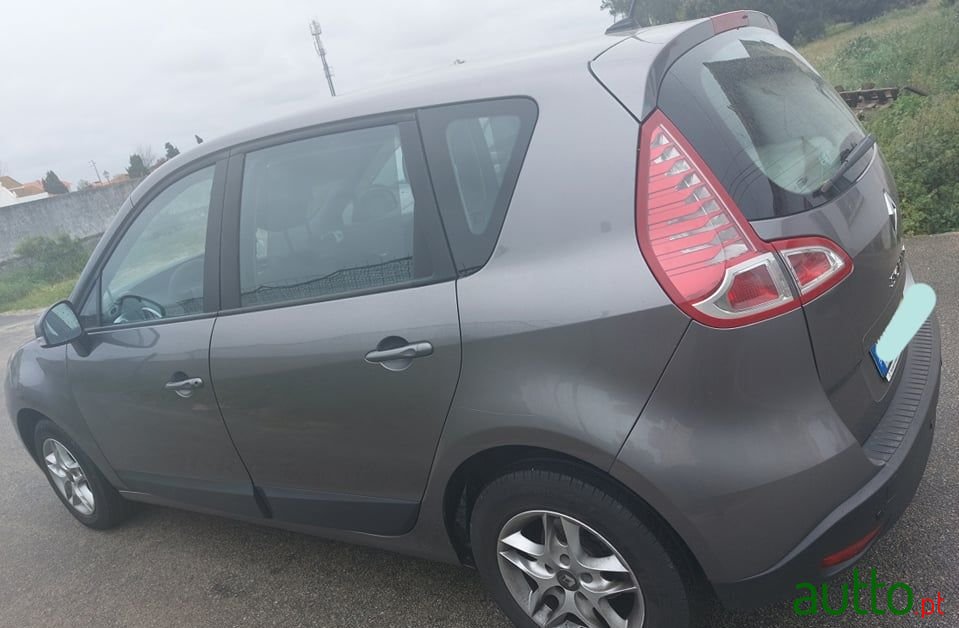 2009' Renault Megane Scenic photo #3