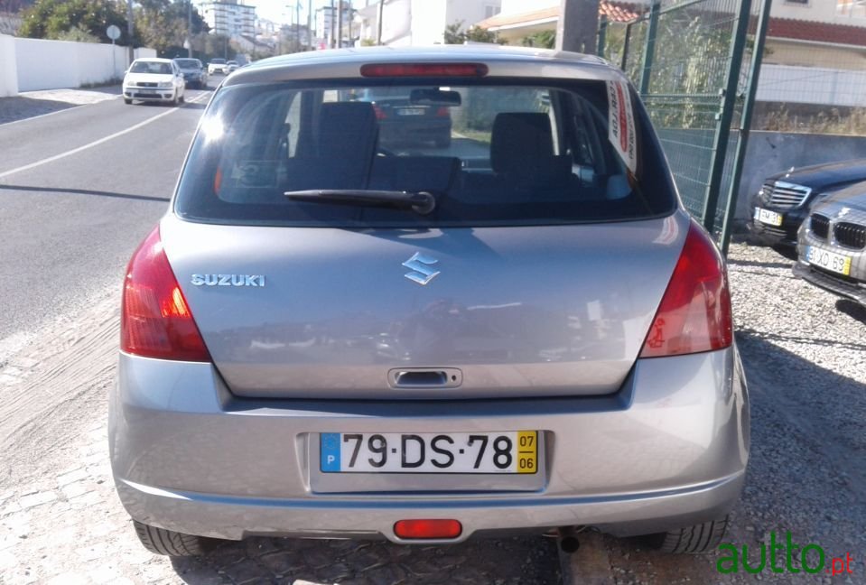 2007' Suzuki Swift photo #4