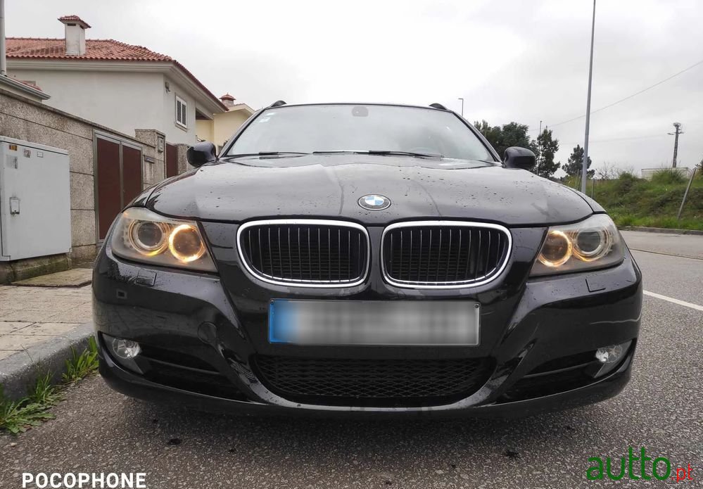 2011' BMW 320 D Touring photo #3