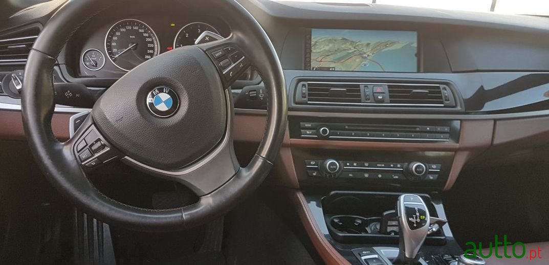 2012' BMW 520 photo #1