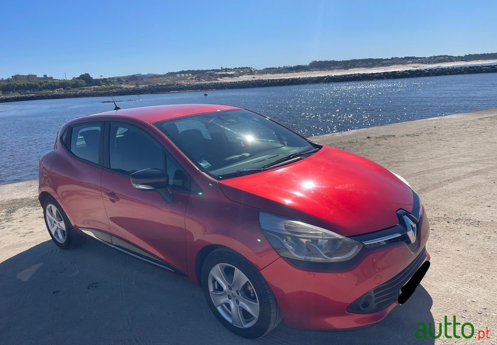 2012' Renault Clio photo #2