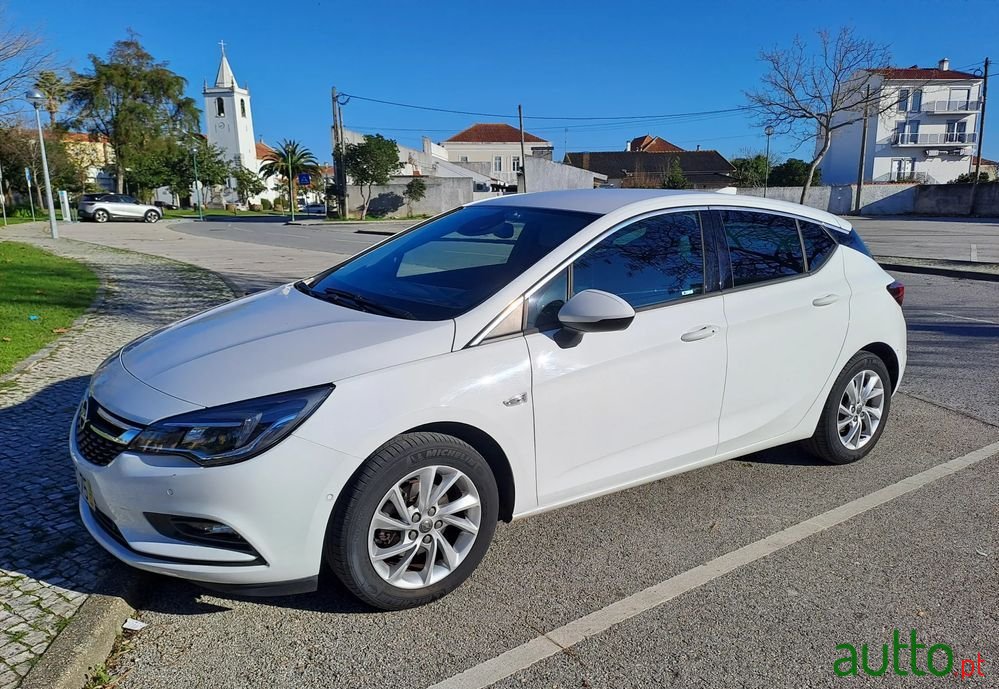 2018' Opel Astra 1.0 Innovation S/S photo #2
