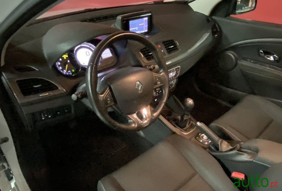 2016' Renault Megane Sport Tourer photo #5