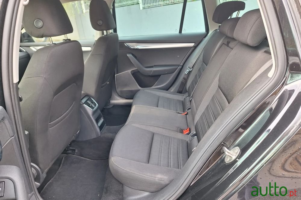 2018' Skoda Octavia Break photo #5