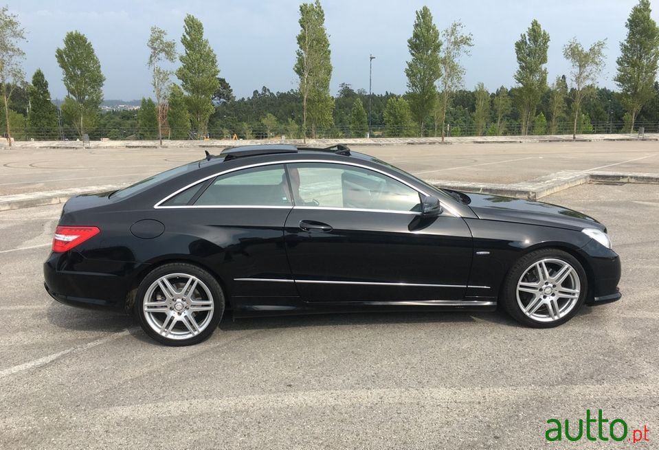 2010' Mercedes-Benz E-250 photo #4
