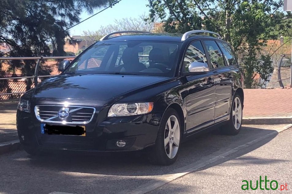 2011' Volvo V50 photo #2