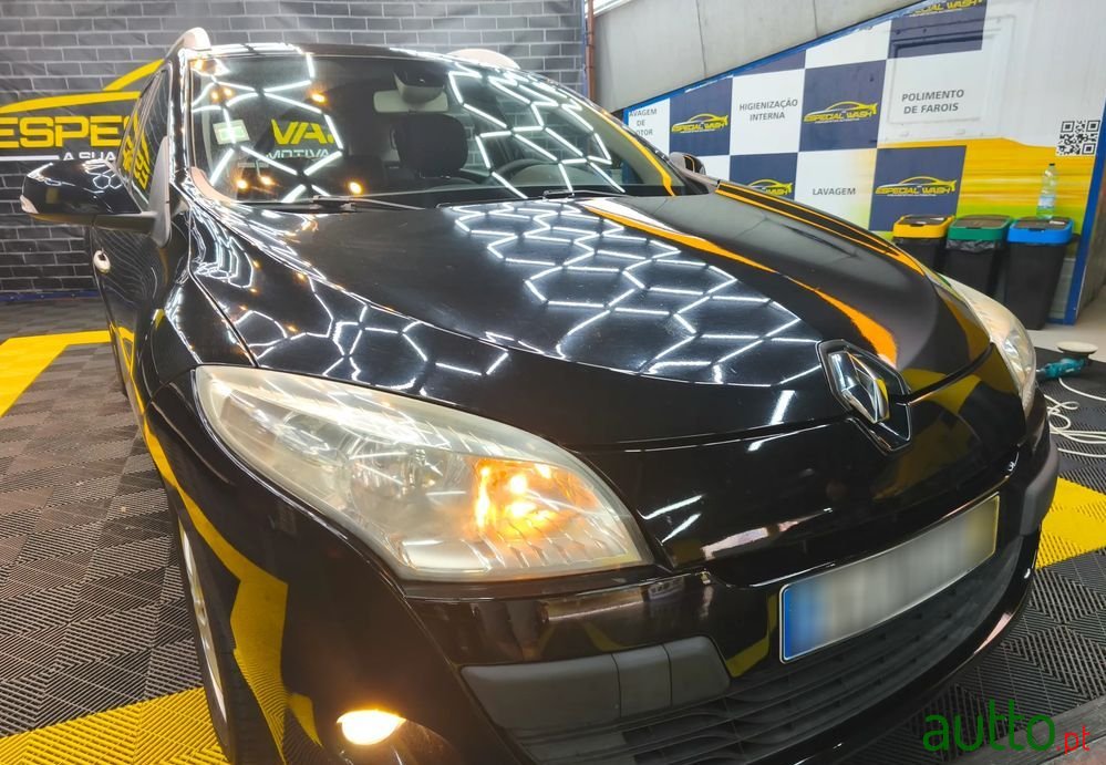 2012' Renault Megane Sport Tourer photo #5