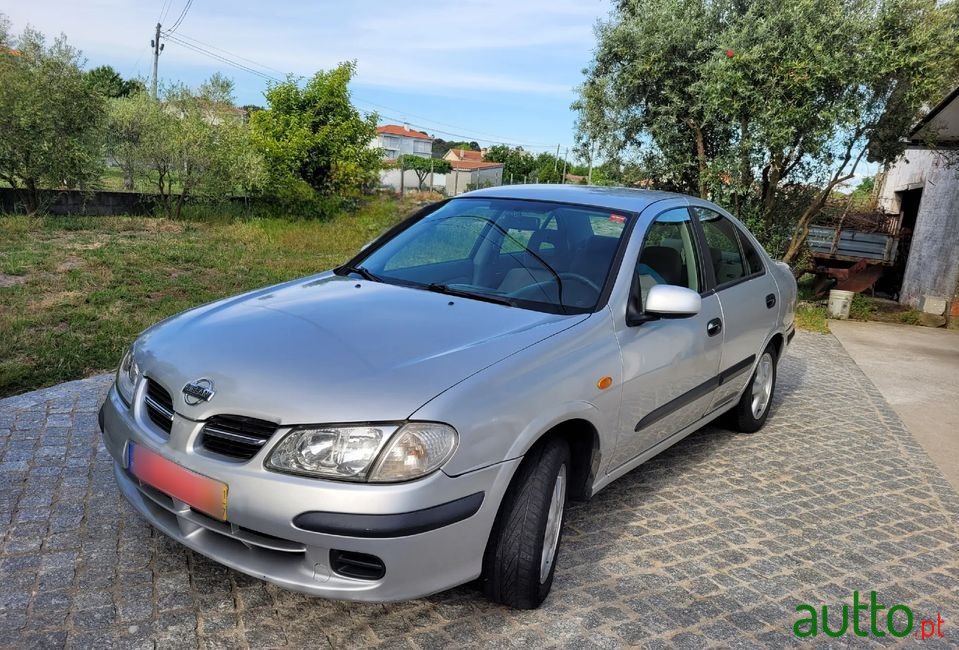 2001' Nissan Almera photo #1