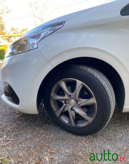 2015' Peugeot 208 photo #3