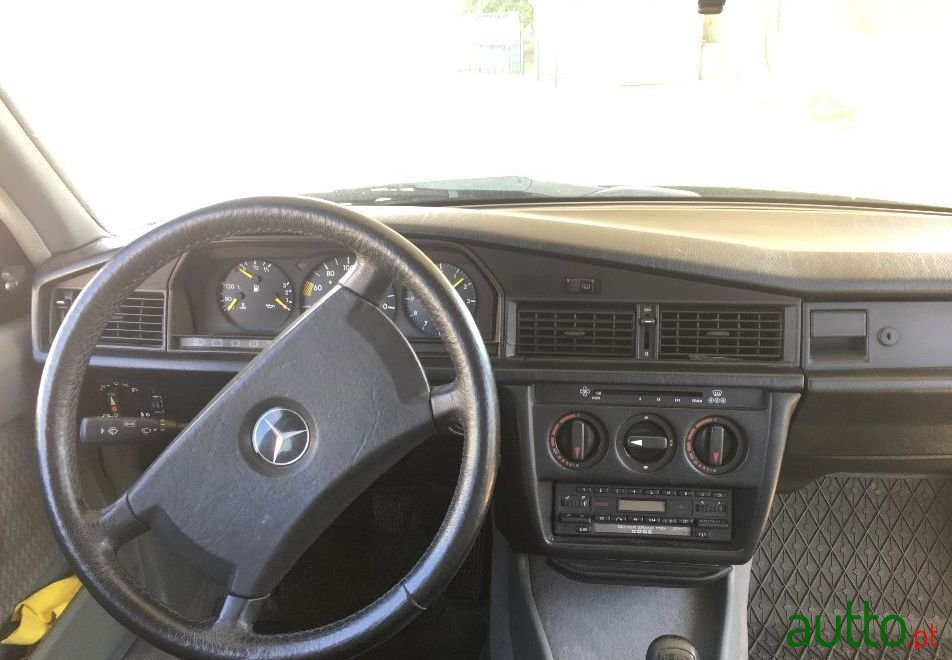 1989' Mercedes-Benz 190 photo #3