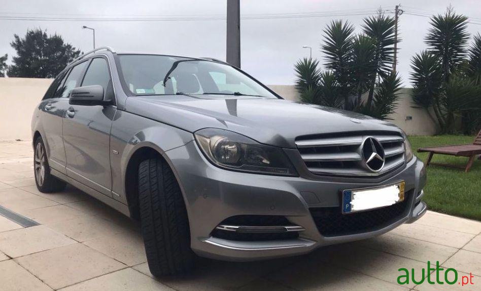 2011' Mercedes-Benz C-200 Avantgarde photo #4