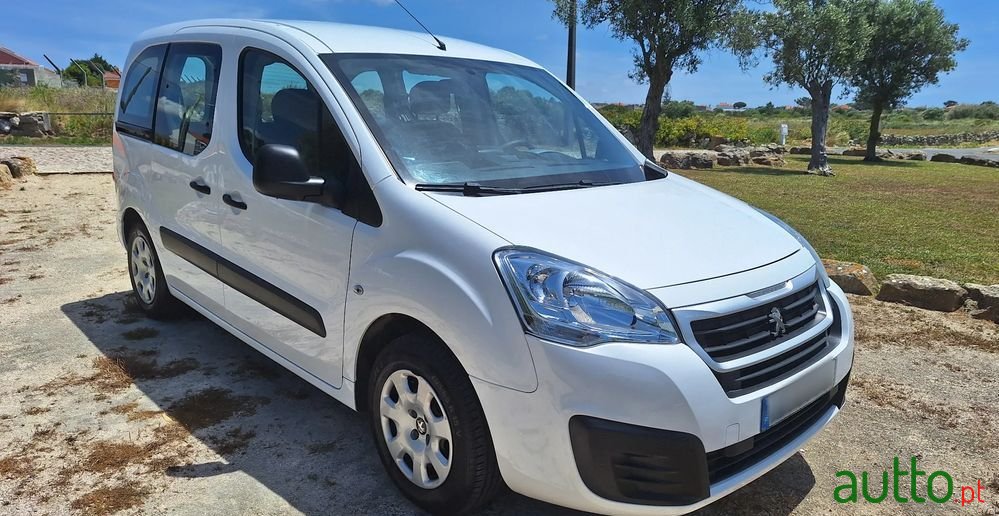 2017' Peugeot Partner photo #1