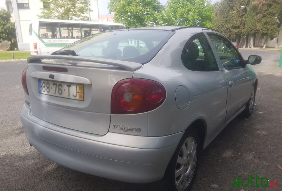 2002' Renault Megane Coupe photo #2