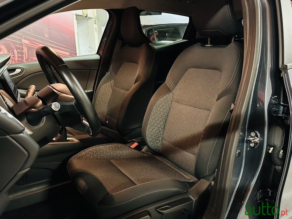 2020' Renault Clio photo #6