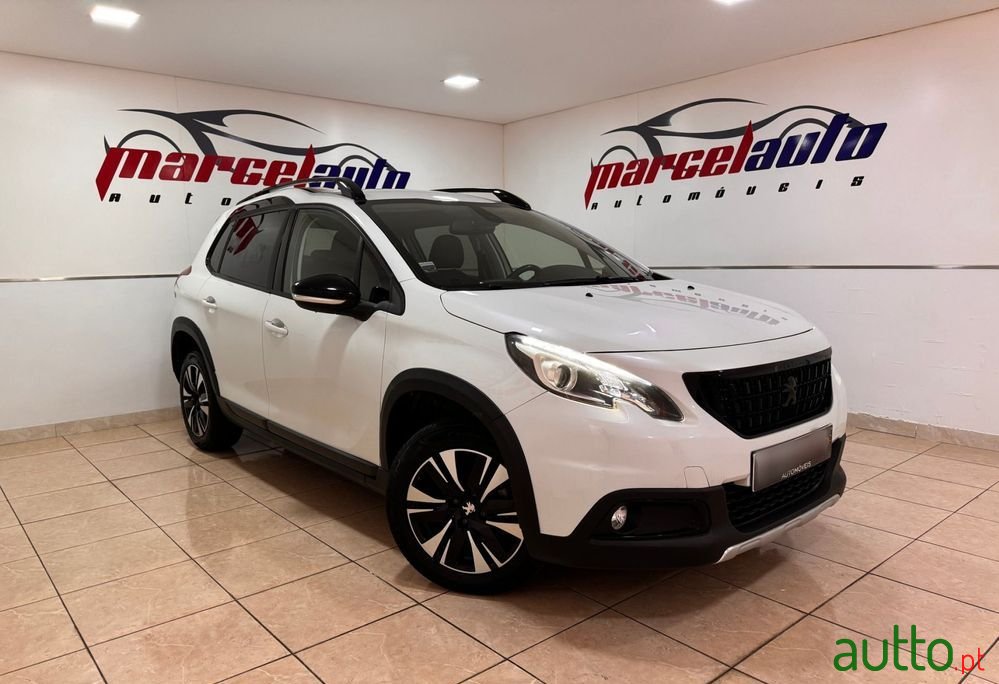 2019' Peugeot 2008 1.5 Bluehdi Allure photo #3