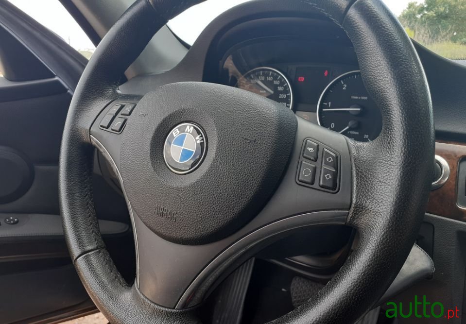 2008' BMW 320 photo #3