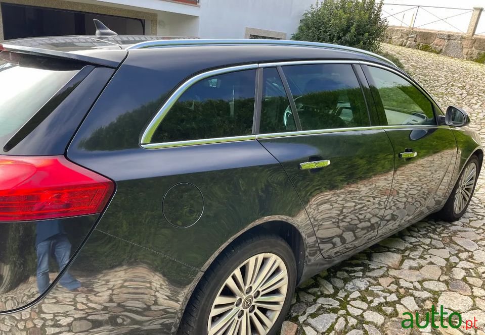 2012' Opel Insignia Sports Tourer photo #3