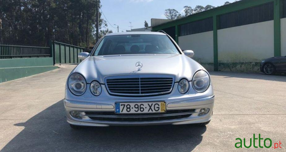 2004' Mercedes-Benz E-270 Avantgarde photo #2