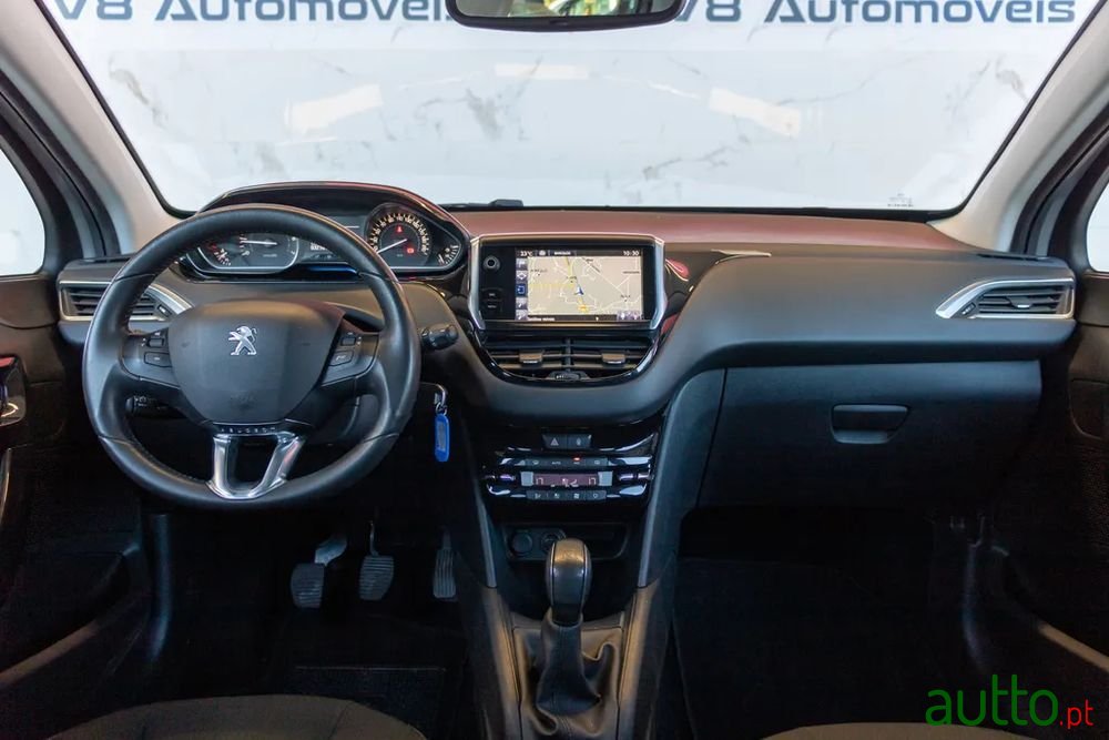 2015' Peugeot 208 photo #4