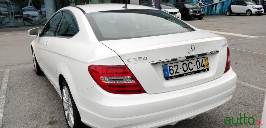2013' Mercedes-Benz C-250 Coupé photo #2