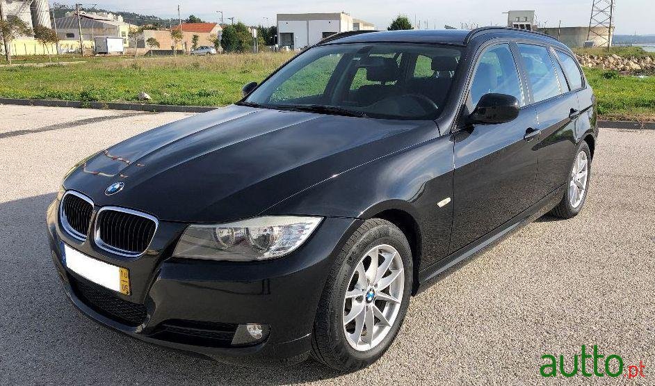 2010' BMW 318 D Touring photo #2