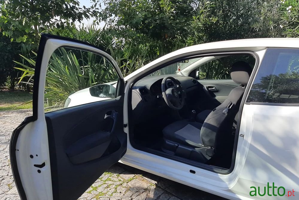 2014' Volkswagen Polo photo #5