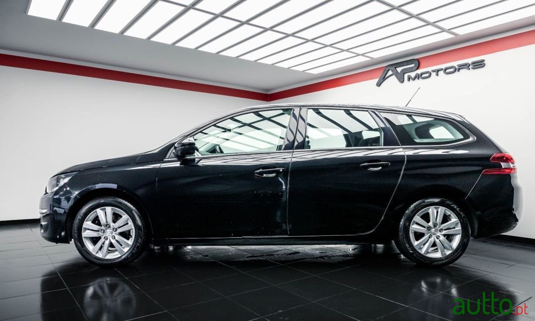 2015' Peugeot 308 Sw photo #2