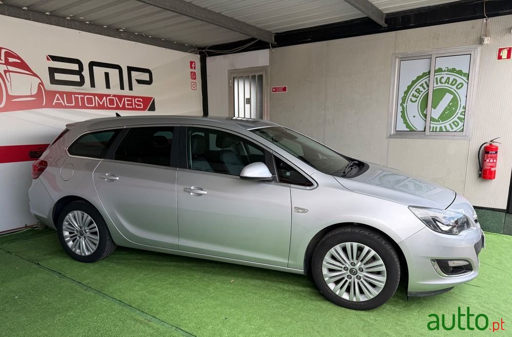 2014' Opel Astra Sports Tourer photo #5