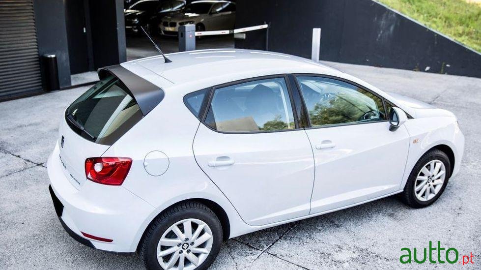 2012' SEAT Ibiza Tdi Exclusive photo #3