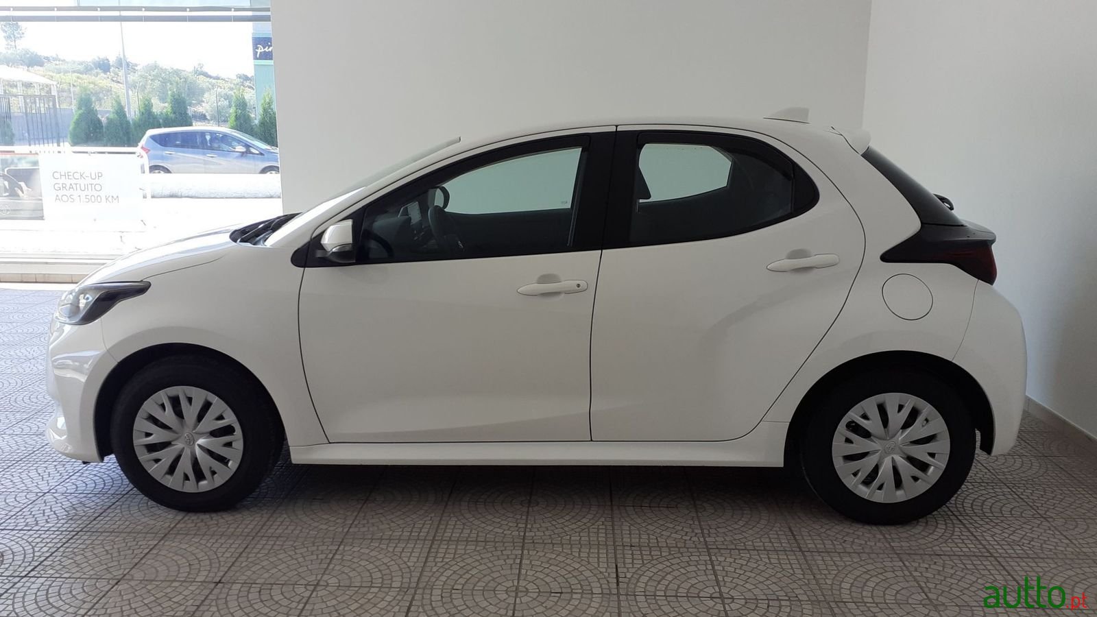 2022' Toyota Yaris photo #3