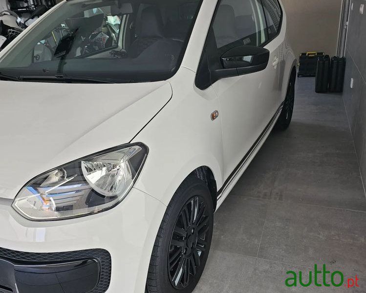 2015' Volkswagen Up! photo #3