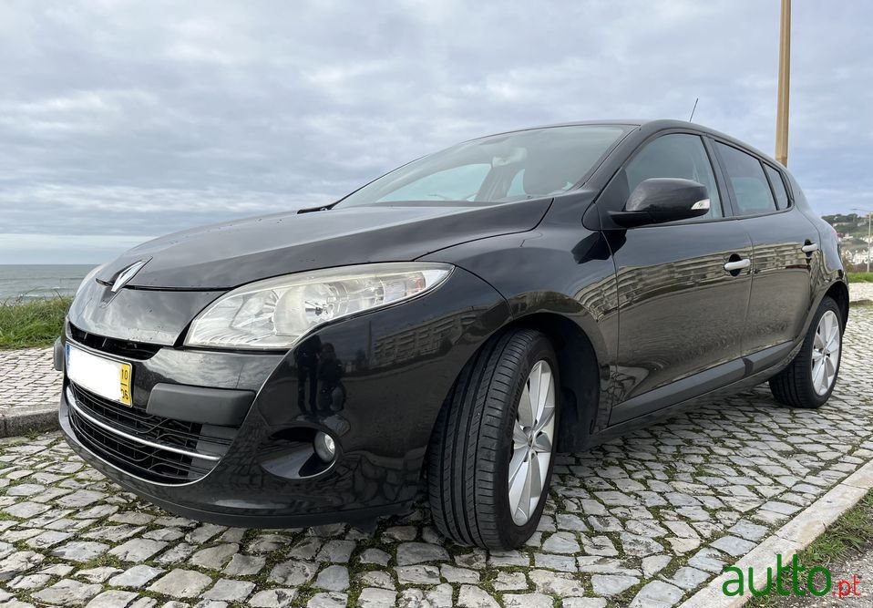 2010' Renault Megane photo #1