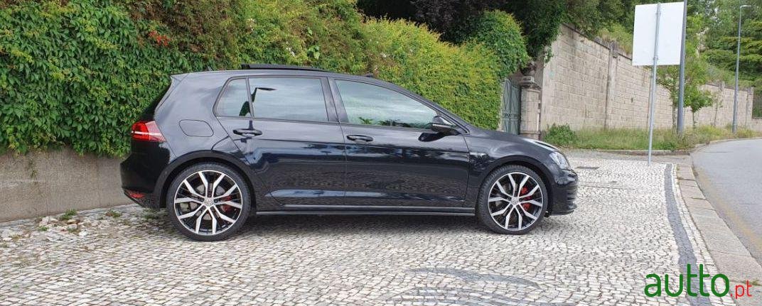 2015' Volkswagen Golf photo #3