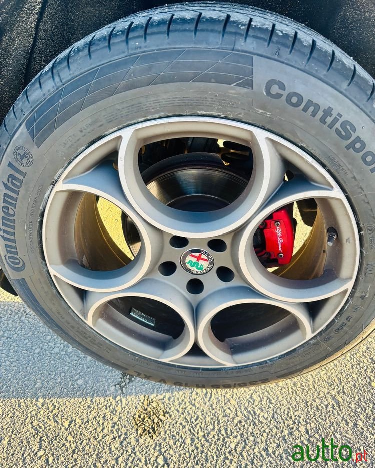 2018' Alfa Romeo Stelvio photo #2